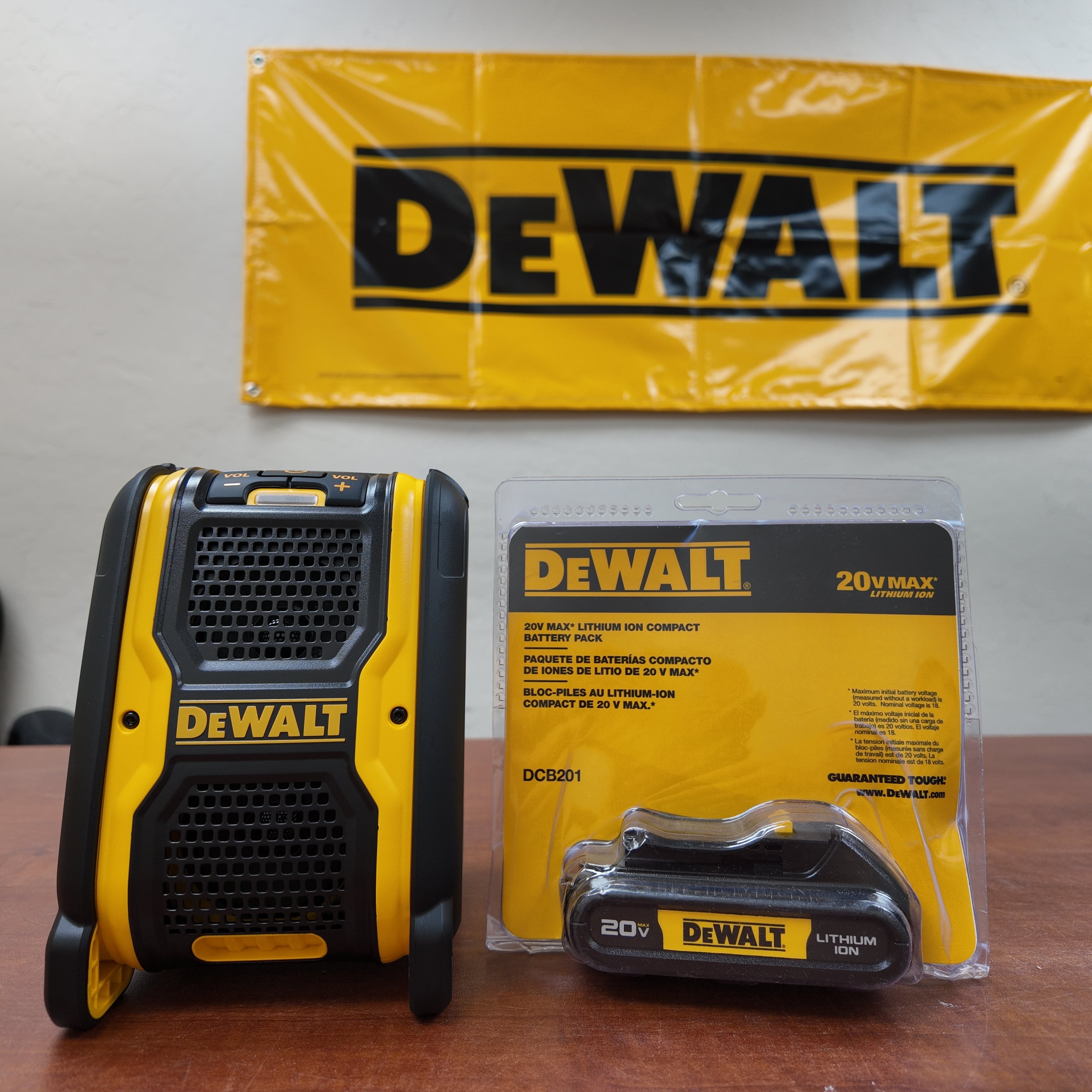DeWalt Jobsite Bluetooth Speaker with DCB201 Battery - DCR006