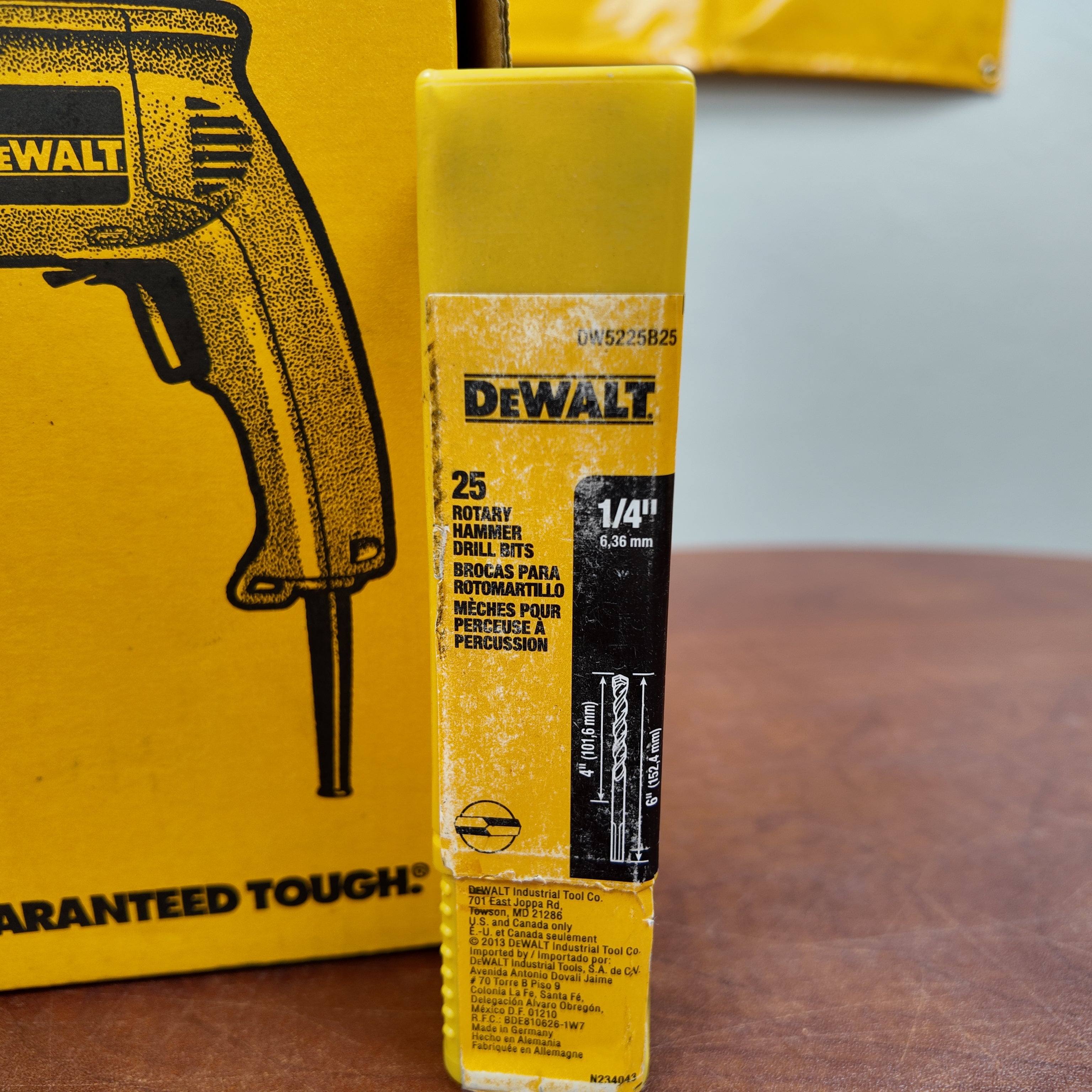 DeWalt Corded 7.8 Amp, 1/2-Inch VSR Drill with DW5225B25 1/4