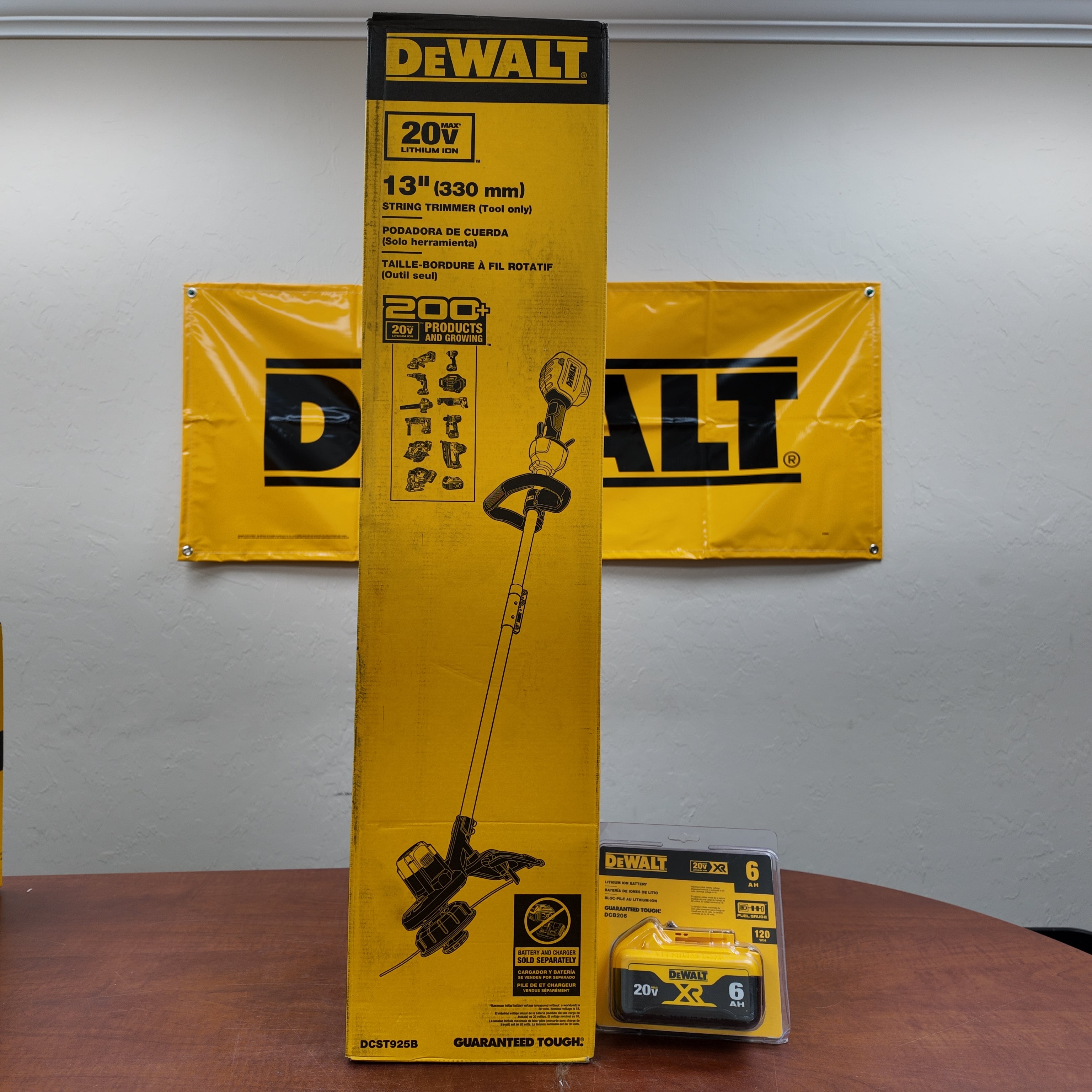 DeWalt 20V MAX 13-Inch String Trimmer with DCB206 20V MAX Ah Battery - DWST925B