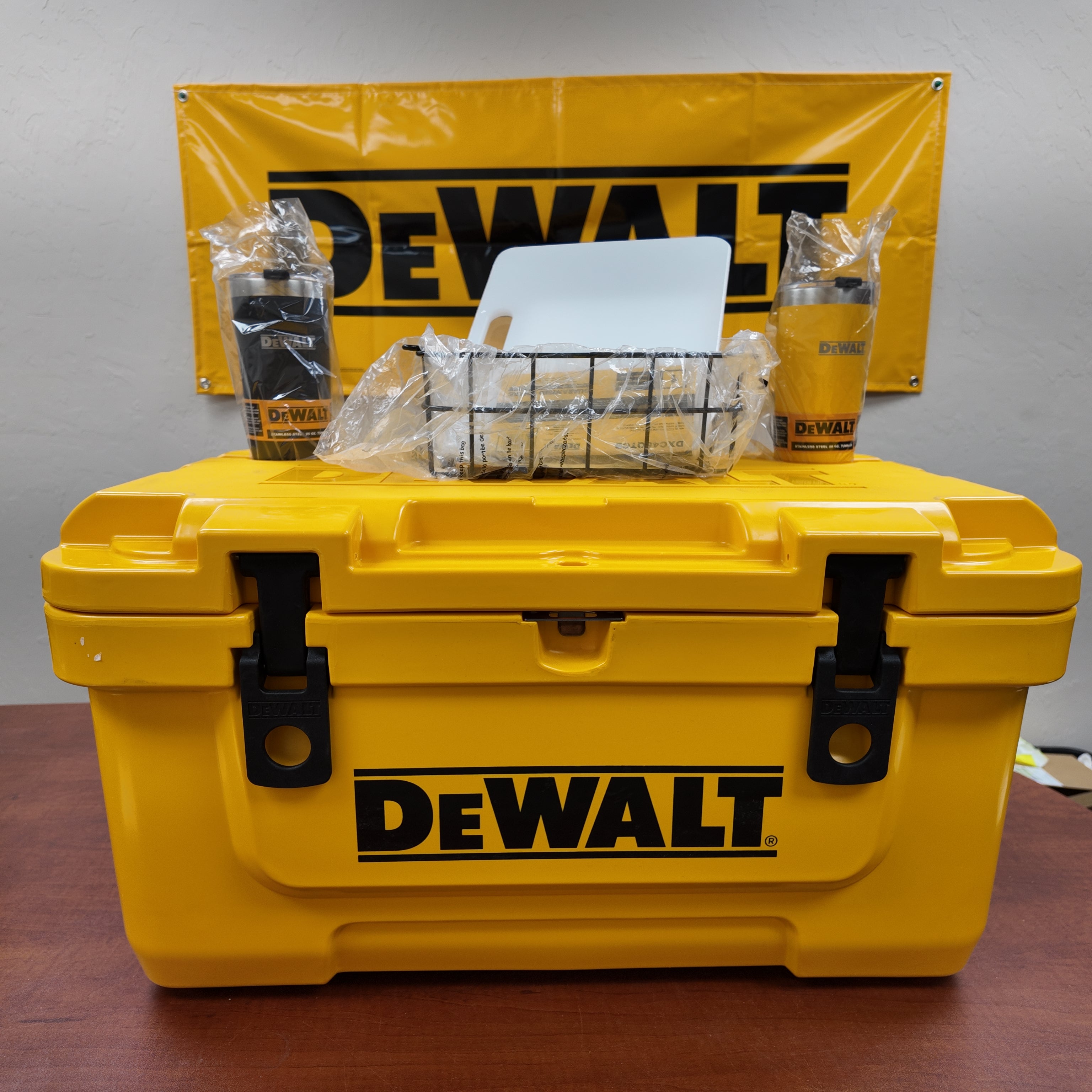 DeWalt 45QT Cooler with x2 Tumblers, Basket and Cooler Divider/Cutting Board - DXC45QT