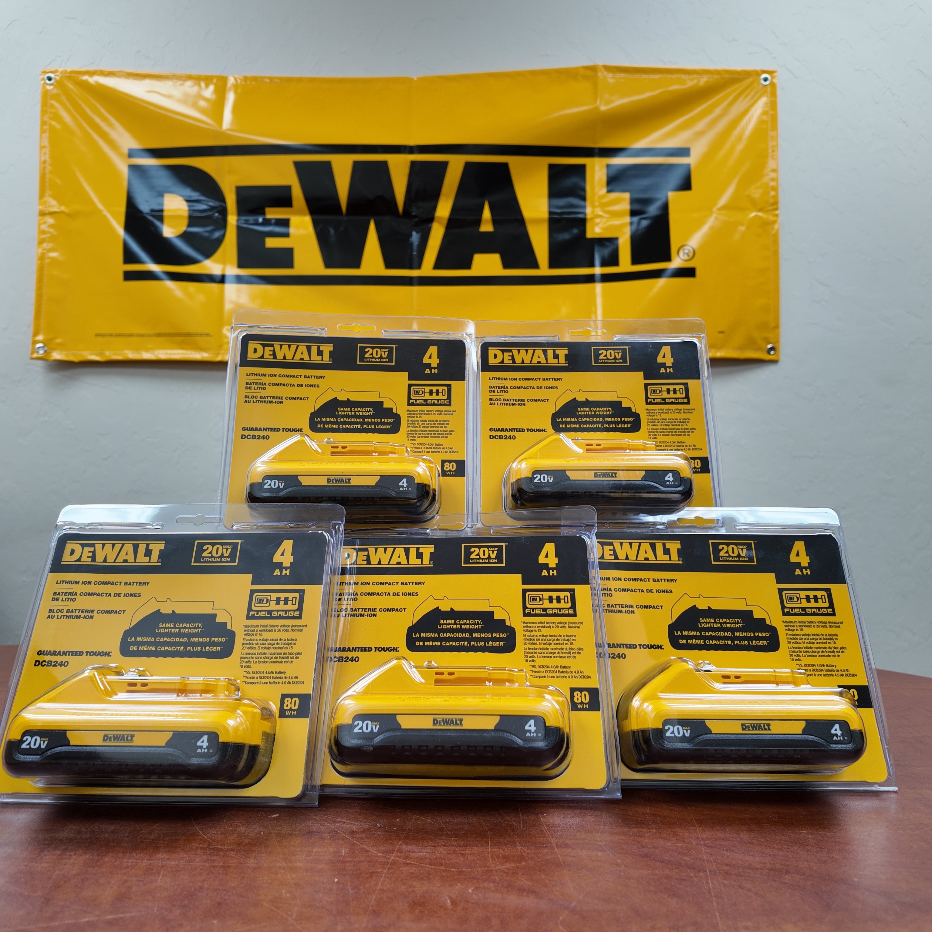 DeWalt 1 Case 20V MAX 4Ah Batteries (5-pack) - DCB240-5 (#1)