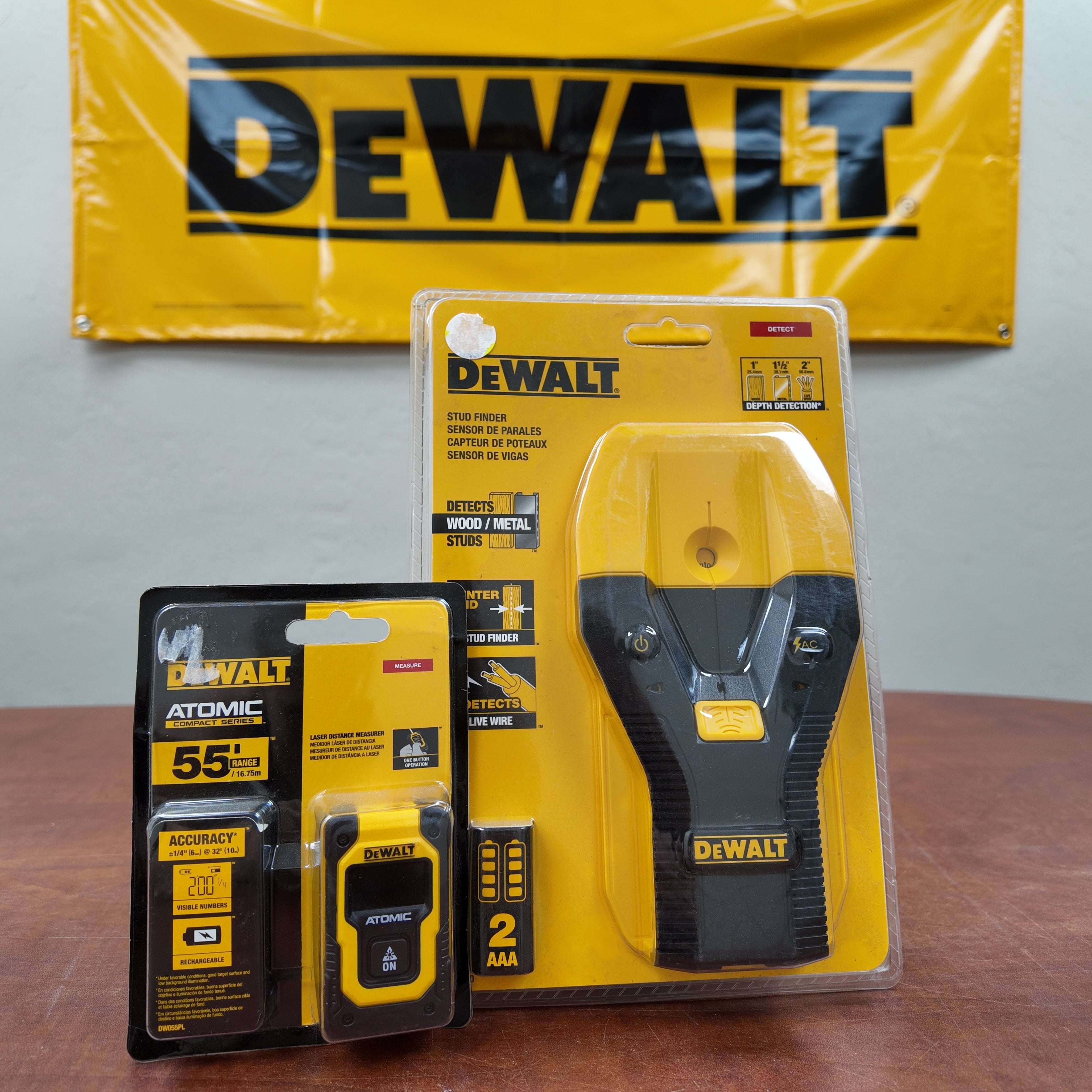 DeWalt Stud Finder/Distance Measuring Bundled Set