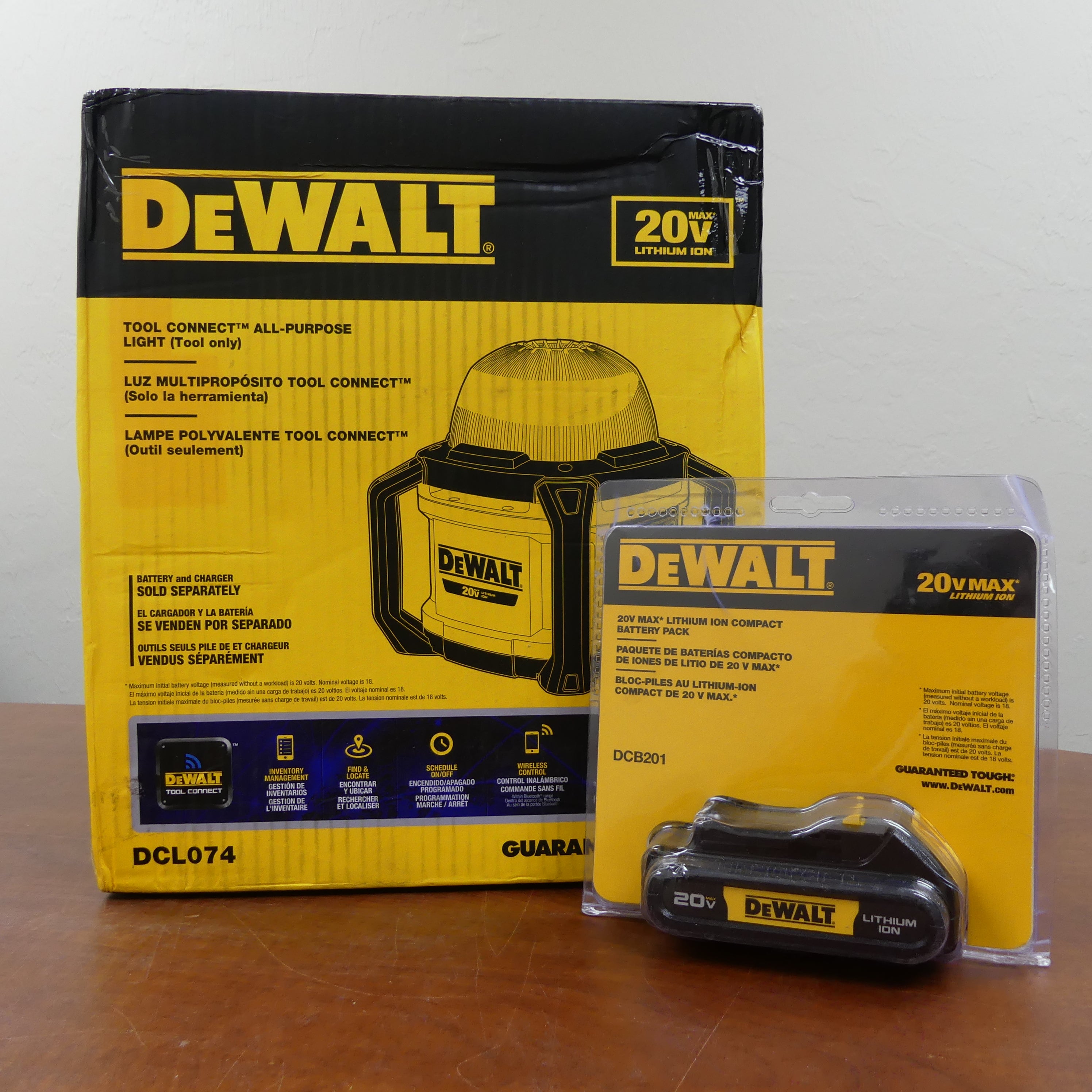 DeWalt 20V MAX Tool Connect All-Purpose Light with DCB201 Battery - DCL074