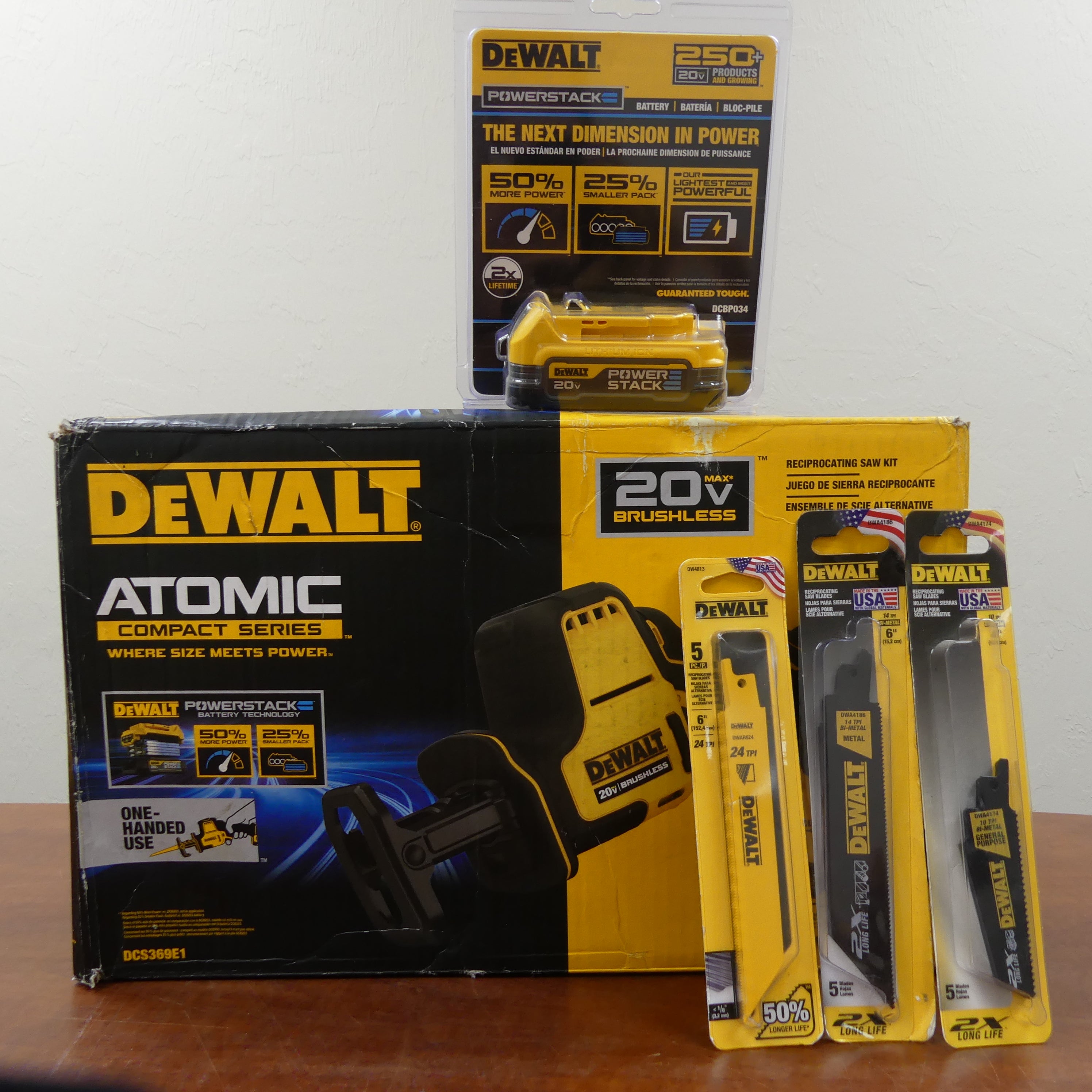 DeWalt 20V MAX One-Handed Reciprocating Saw Kit with Extra Powerstack & Blades - DCS369E1