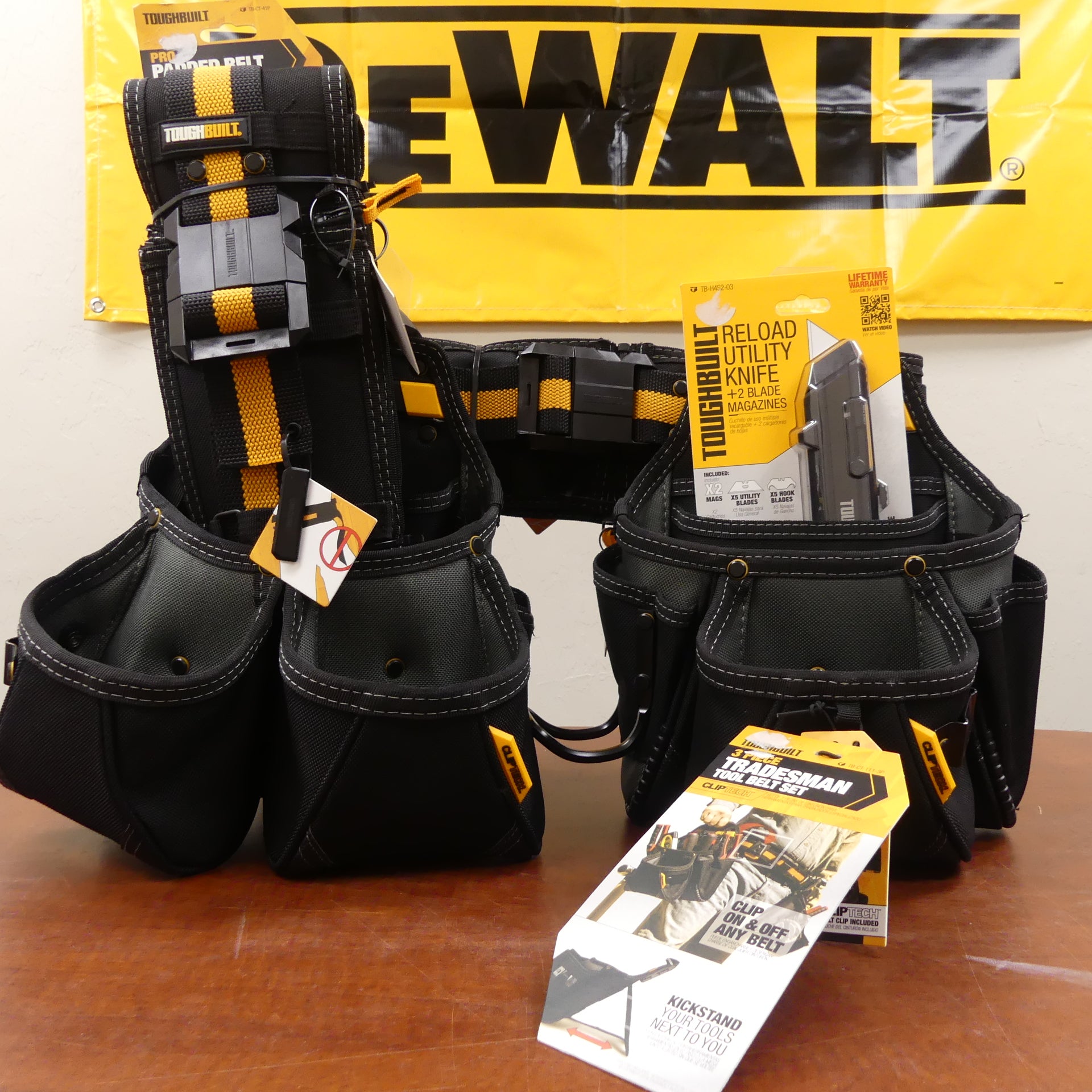 TOUGHBUILT Heavy-Duty Tool Belt Set with Reloadable Utility Knife ...